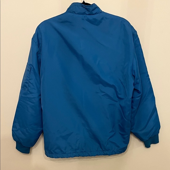 Stylish Blue Windbreaker with Red and White Accents - Picture 3 of 6